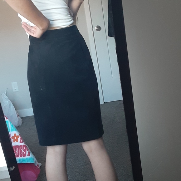 Very cute black skirt - Picture 3 of 5